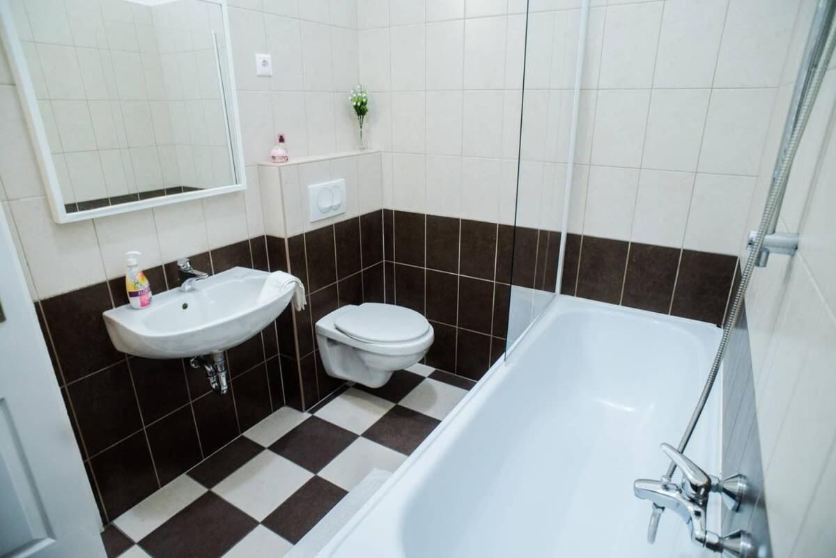 Very Central Spacious Ac Apartment Budapest Exterior photo
